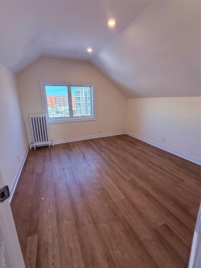 Building Photo - 22 N Regent St