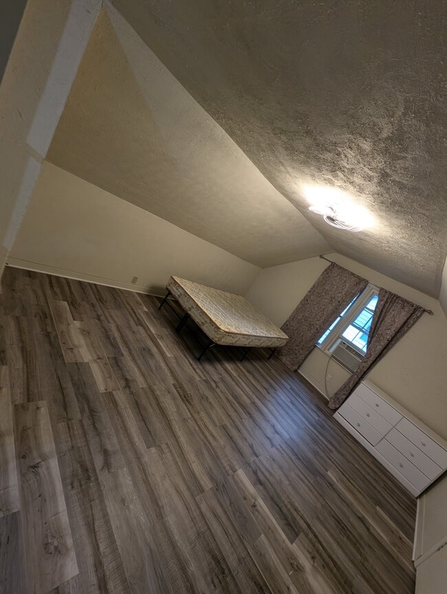 Building Photo - Rutland Ave