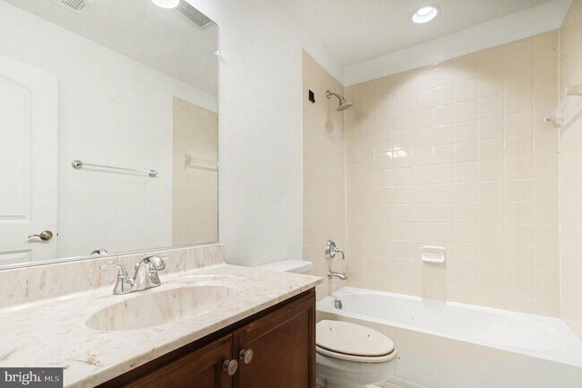 Building Photo - 1304 Gilmore St