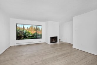 Building Photo - Privacy without the yard work - 3 Bedroom South Seattle Townhouse (Secure before the new year!)