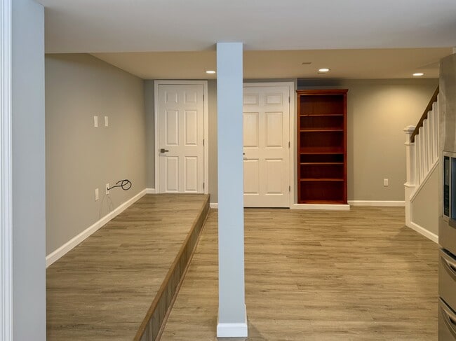 Building Photo - 191 Hobart Ave