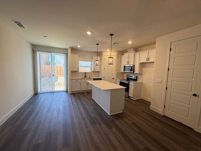 Building Photo - Beautiful Brand-New House for rent in Visalia!
