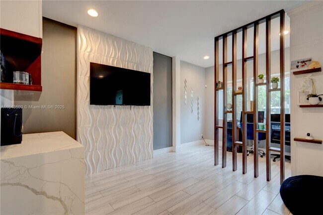 Building Photo - 1364 Harbor View W