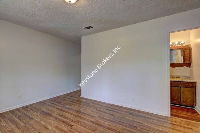 Building Photo - 5587 General Harris Dr