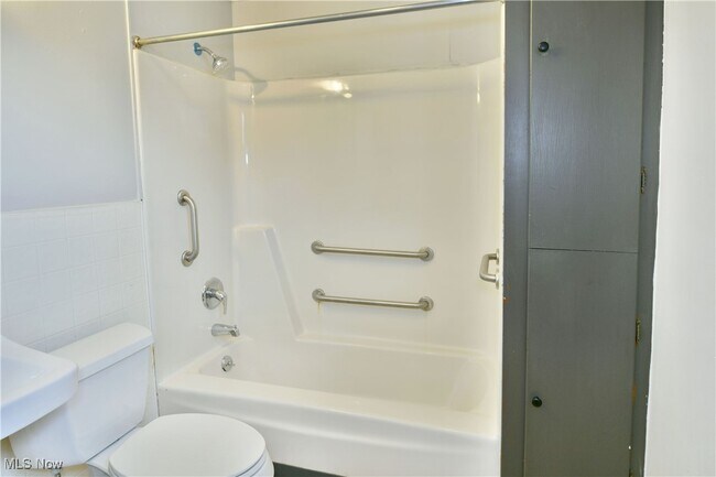 Building Photo - 401 Williams St SE