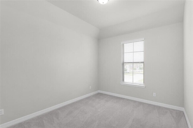 Building Photo - 6026 Lake Bridge Ln