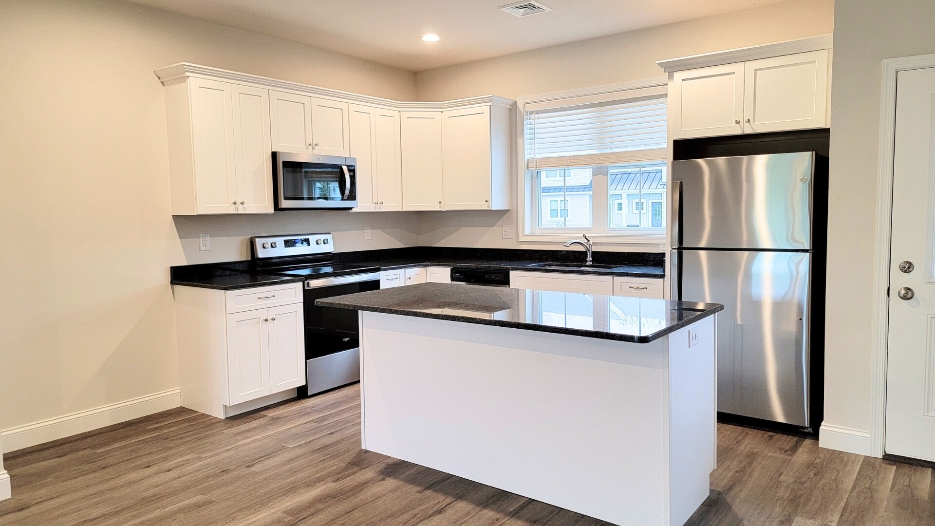Building Photo - 221 Millard Dr