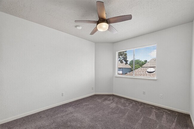 Building Photo - 1253 El Camino Village Dr