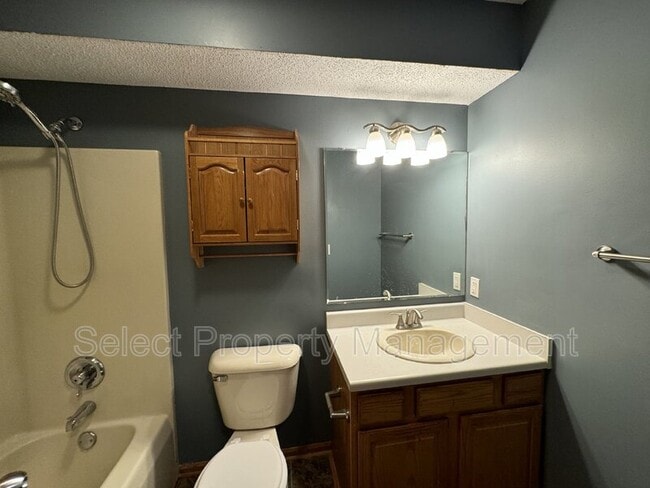 Building Photo - 627 Benderlock Way