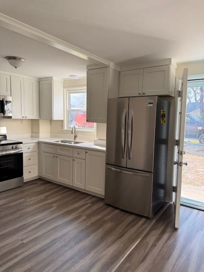 Building Photo - Heart of Surfside East of 17