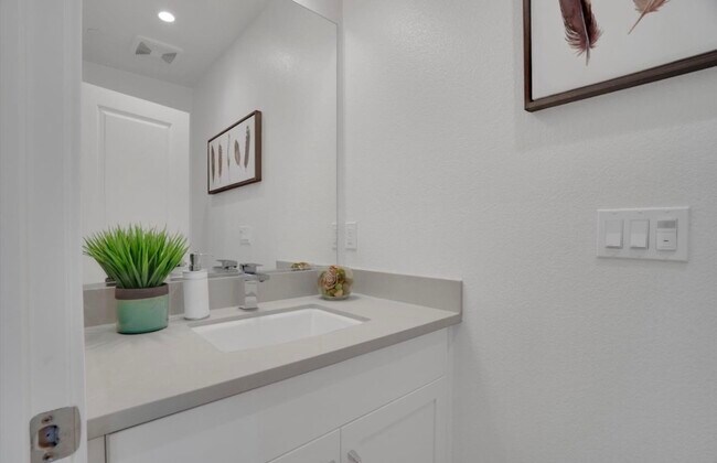 Building Photo - 15107 Shore Dr