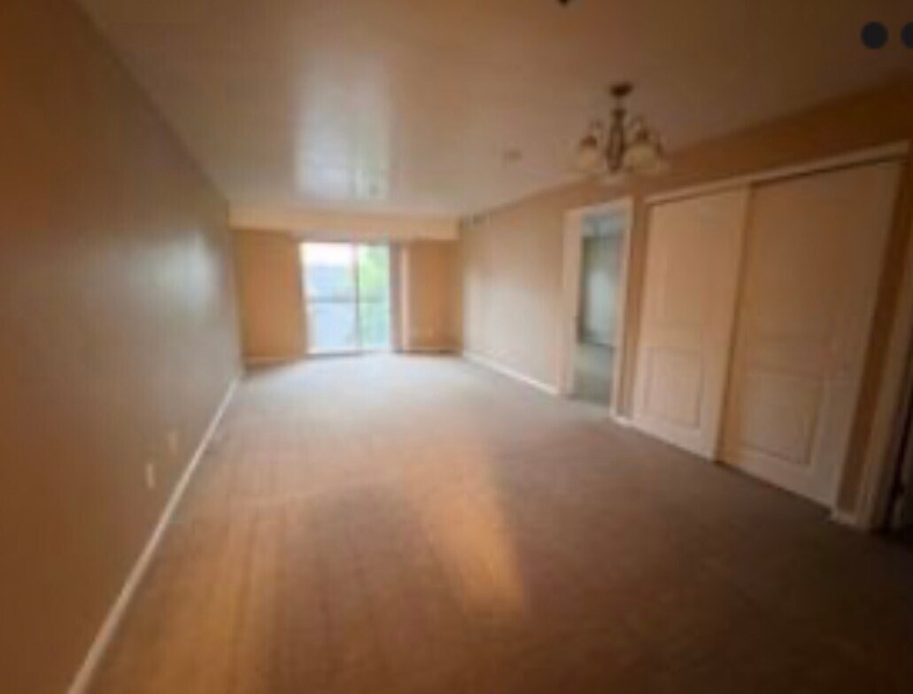 Building Photo - 1044 E 400 S