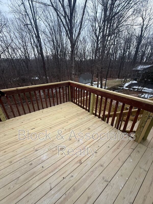 Building Photo - 607 Eastwood Dr