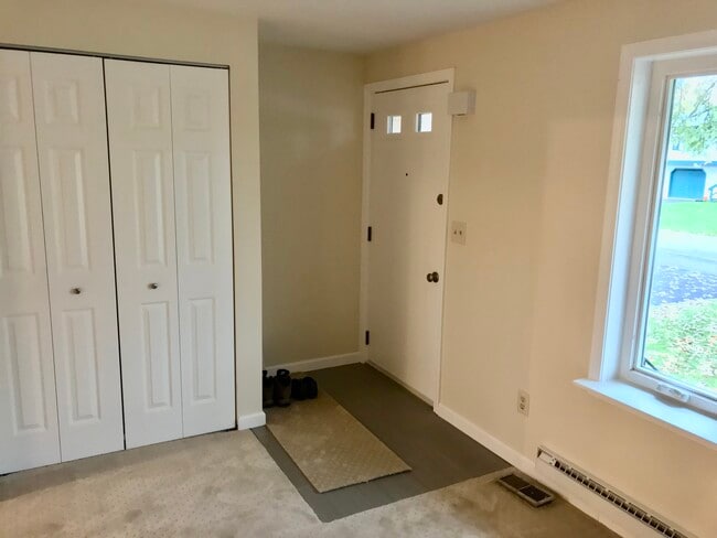 Building Photo - 7404 Oak Post Rd