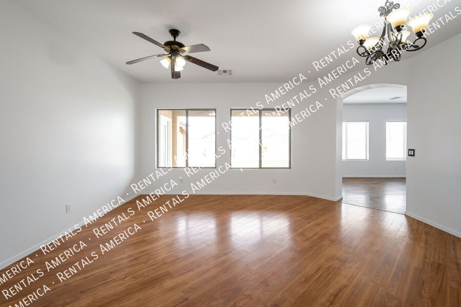 Building Photo - 9612 Tangerine Rd