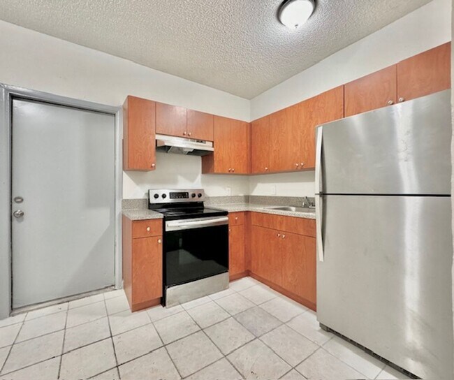Building Photo - Three Bedroom Single Family Home with Private Fenced Yard