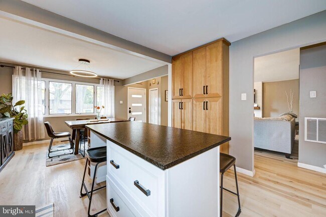 Building Photo - 325 Juniper Dr