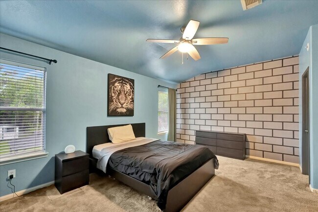 Building Photo - 4026 Bentwood Dr