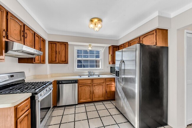 Building Photo - 197 Kings Way