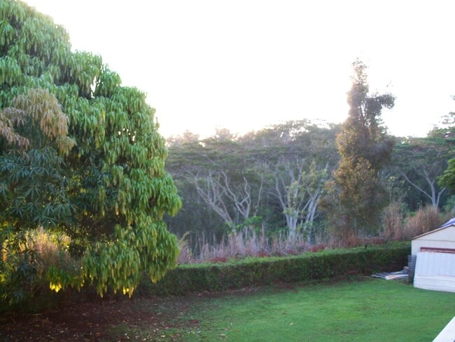 Building Photo - 3 bedroom 2 bath condo in Ridgecrest in  Waikalani comes with 2 parking