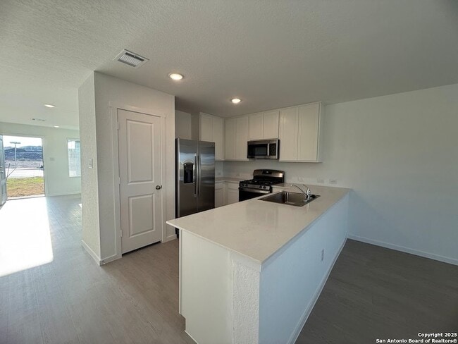 Building Photo - 204 Ottawa Wy