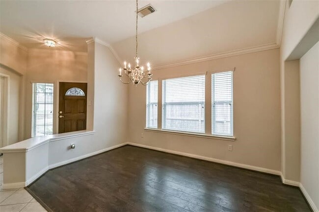 Building Photo - 5911 Mettler Ln