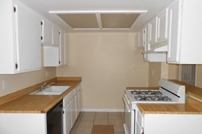 Kitchen - Roselle Courtyard