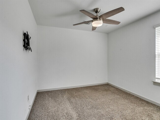 Building Photo - 10627 Great Basin Dr