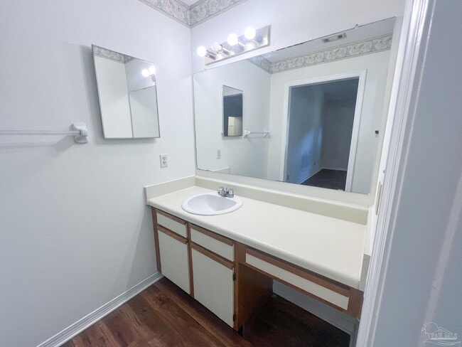 Building Photo - 4456 Bellview Ave