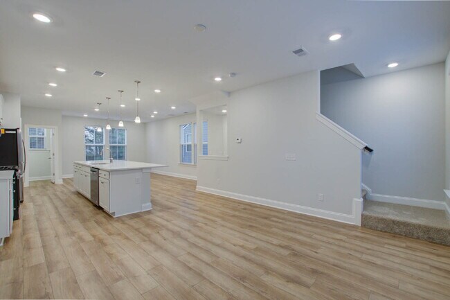 Building Photo - 1237 Tice Ln