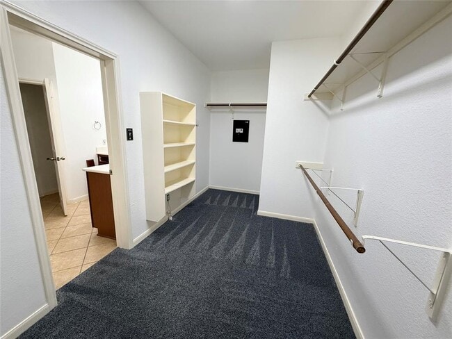 Building Photo - 904 Annadale Dr