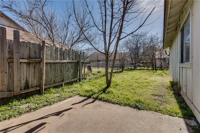 Building Photo - 8801 Piney Point Dr