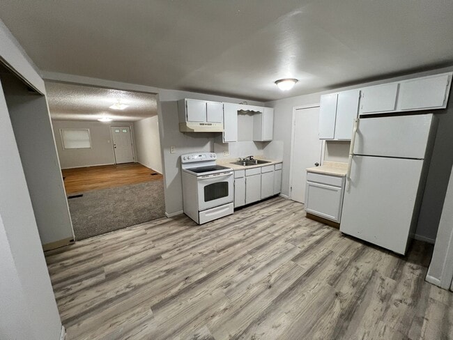 Building Photo - 15301 E Mayes Rd