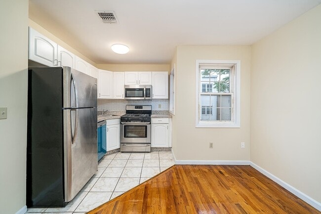 Building Photo - 524 4th St