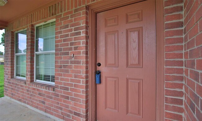 Building Photo - 16755 N Thrasher Dr