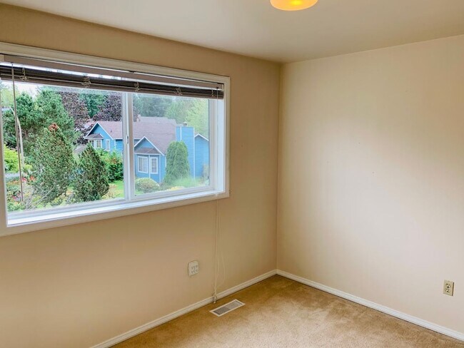 Building Photo - Issaquah 4 bd 3 bath single family house f...