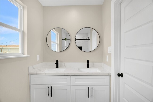 Building Photo - 835 22nd St