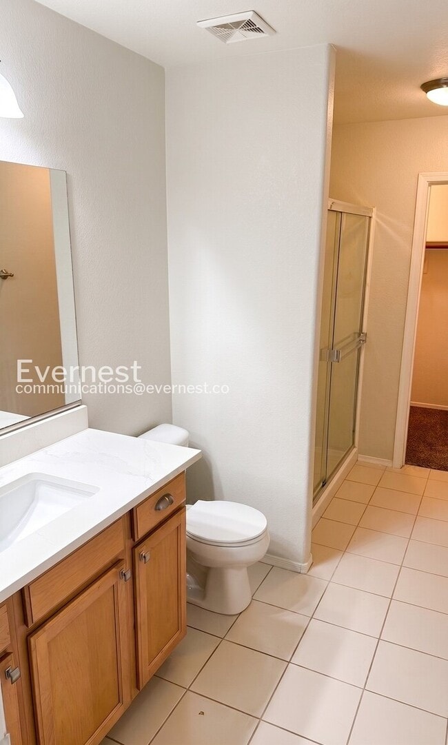 Building Photo - 2 Bed/2 Bath Home with Fenced Yard & Garage / Available Now!