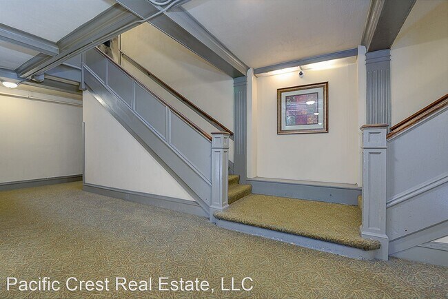 Building Photo - 317 Harvard Ave E