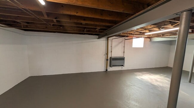 Building Photo - Whitaker / Homestead - 2 BR Single Family, Large Fenced Yard, Garage