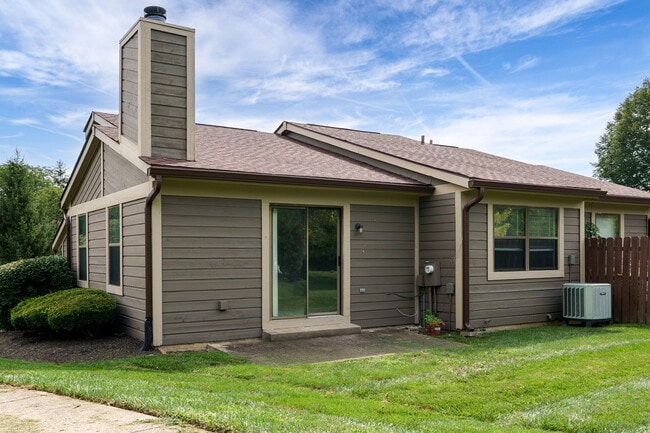 Building Photo - 652 Hidden Valley Ct