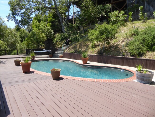 Building Photo - MODERN FOUR BEDROOM HOME IN THE GREENBRAE ...