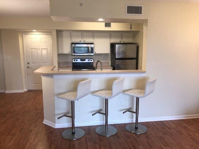 Building Photo - 1000 Scotia Dr