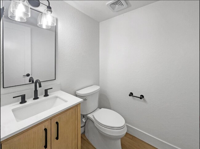 Building Photo - 7952 Summerplace Dr