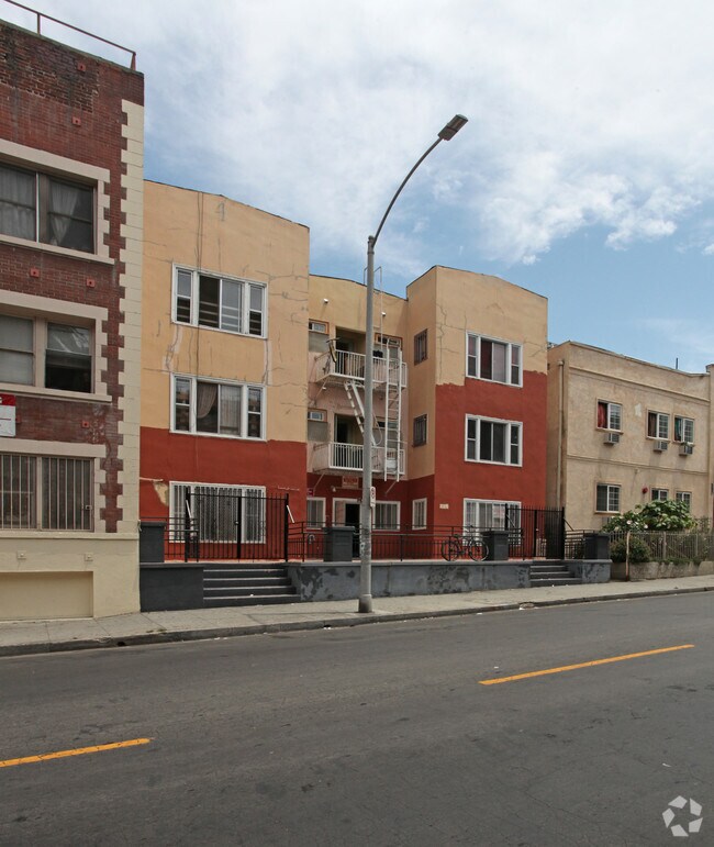 Building Photo - 716 S Westlake Ave