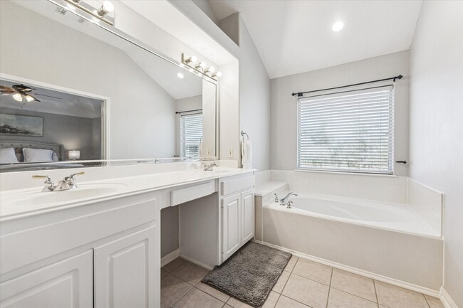 Building Photo - 1802 Stacy Falls