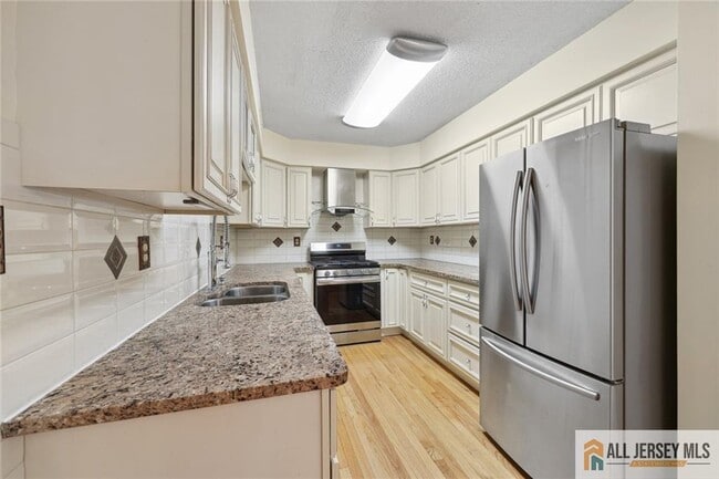 Building Photo - 153 Thoreau Dr