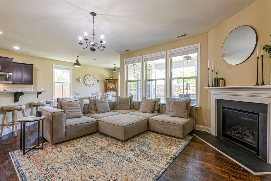 Building Photo - 1608 Cascade Falls Ln