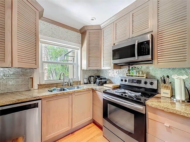 Building Photo - 1419 NE 4th Ct