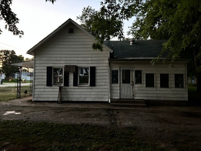 Building Photo - 206 Sixth St.